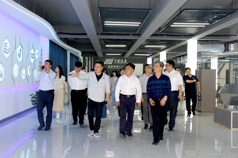 全国人大驻德挂职干部一行19人调研组到武城县调研， 深入山东中威集团一线考察指导